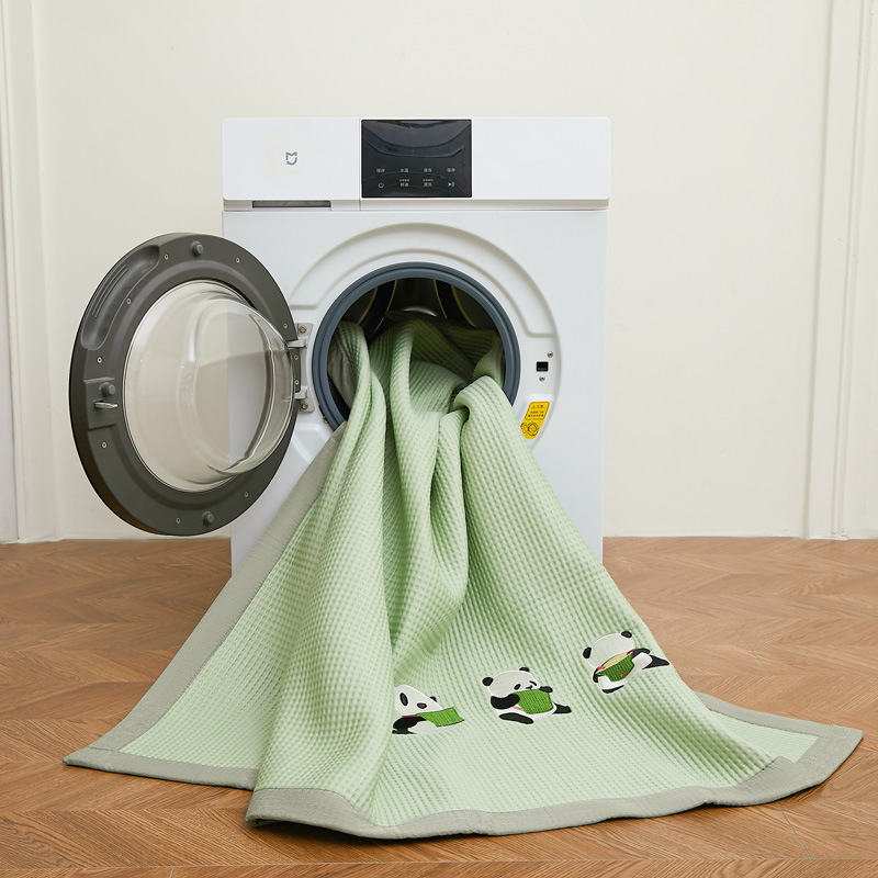 Set de 3 covorașe răcoroase pentru vară din viscose ice silk, pliabile, brodate, stil desen animat