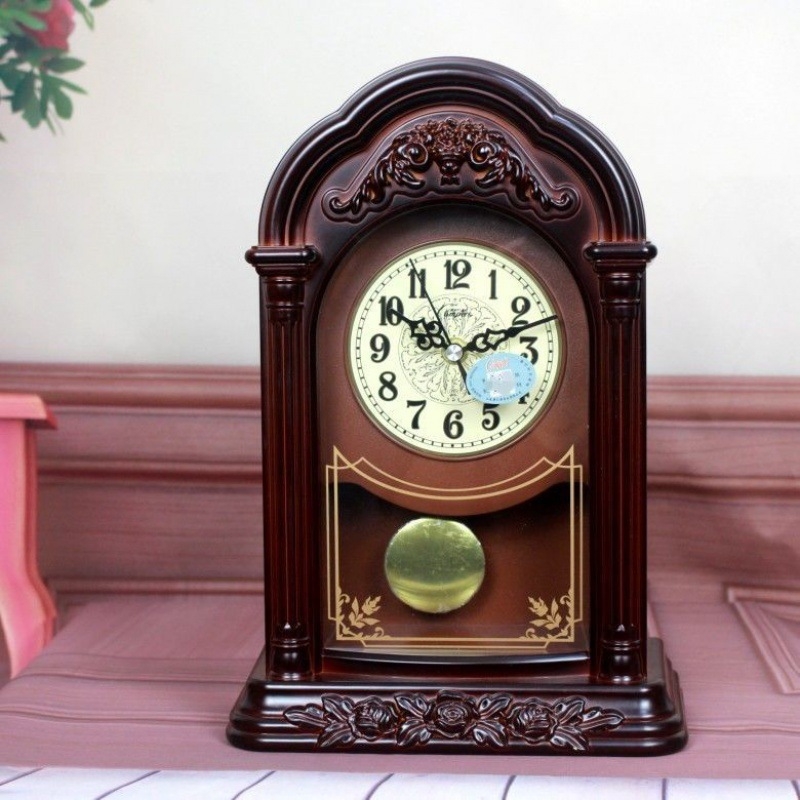 Europos retro stiliaus stalo laikrodis, tylus dekoratyvinis elementas svetainėje ar miegamajame, plastmasinis korpusas (Judėjimo tipas: Kitas; Maitinimas: Sausa baterija; Judėjimo gamintojas: Compas/combas; Korpusas: Plastmasinis)