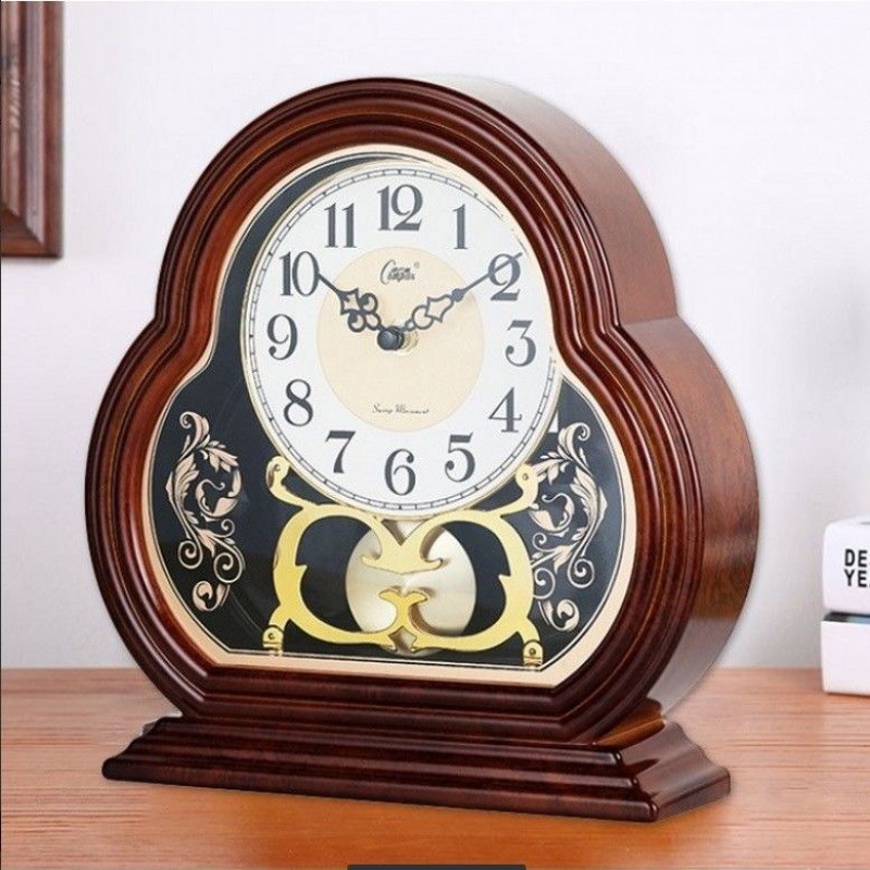 Europos retro stiliaus stalo laikrodis, tylus dekoratyvinis elementas svetainėje ar miegamajame, plastmasinis korpusas (Judėjimo tipas: Kitas; Maitinimas: Sausa baterija; Judėjimo gamintojas: Compas/combas; Korpusas: Plastmasinis)