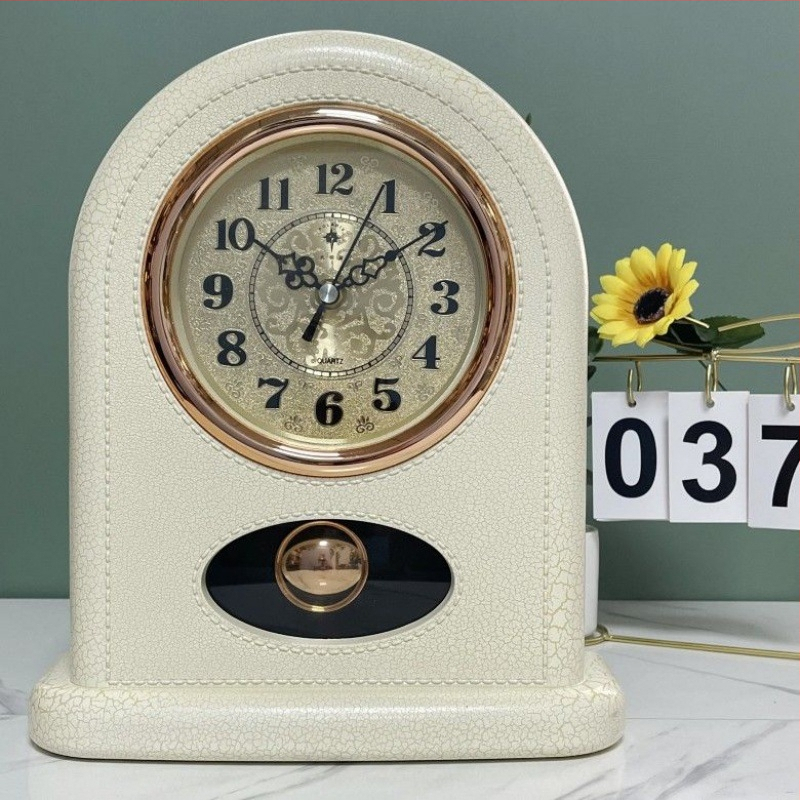 Europos retro stiliaus stalo laikrodis, tylus dekoratyvinis elementas svetainėje ar miegamajame, plastmasinis korpusas (Judėjimo tipas: Kitas; Maitinimas: Sausa baterija; Judėjimo gamintojas: Compas/combas; Korpusas: Plastmasinis)