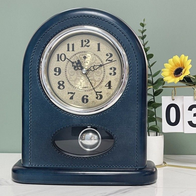 Europos retro stiliaus stalo laikrodis, tylus dekoratyvinis elementas svetainėje ar miegamajame, plastmasinis korpusas (Judėjimo tipas: Kitas; Maitinimas: Sausa baterija; Judėjimo gamintojas: Compas/combas; Korpusas: Plastmasinis)