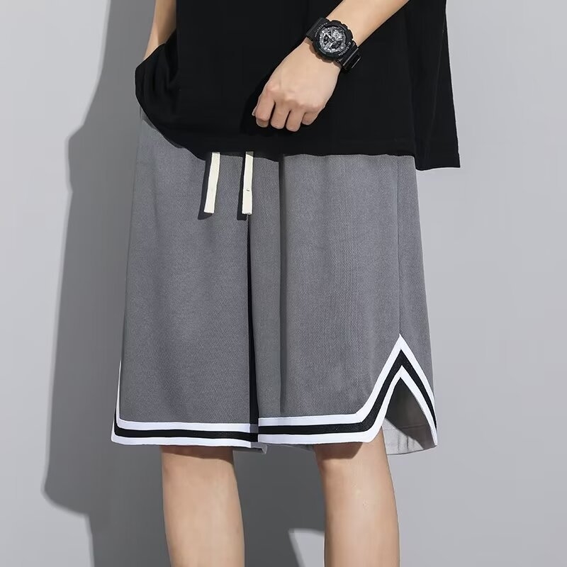 Vyriški krepšinio šortai, penkių ketvirtinių ilgis, poliesterio tinklo greitai džiūstantis audinys, tiesus kirpimas, vasaros sportui