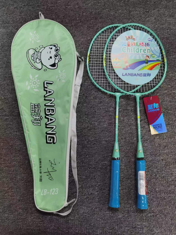 Welker HK2232 badmintonireket, alumiiniumist raam, nailonist strings, kaal 85–89 g, käepideme paksus G4, horisontaalne löök