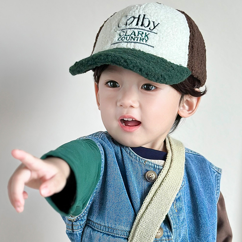 Dječja baseball kapa, kupolasti vrh i kratka rubna, prozračna i topla, za uzrast 2–10 godina, proljeće 2024