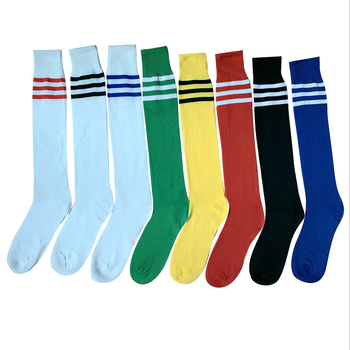 Keskmise pikkusega jalgpallisokid, õhukesed polüester-puuvillase segu treeninguks, tantsuetendusteks ja cheerleadingu jaoks