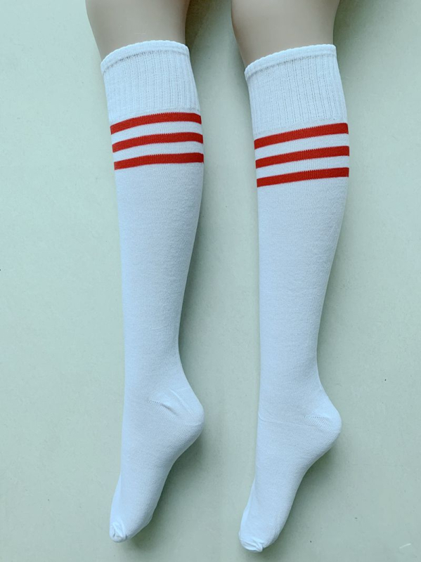 Keskmise pikkusega jalgpallisokid, õhukesed polüester-puuvillase segu treeninguks, tantsuetendusteks ja cheerleadingu jaoks