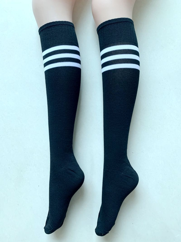 Keskmise pikkusega jalgpallisokid, õhukesed polüester-puuvillase segu treeninguks, tantsuetendusteks ja cheerleadingu jaoks