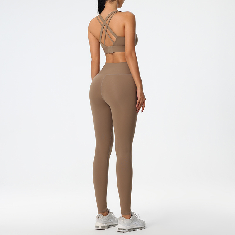 Γυναικείο αθλητικό σουτιέν γιόγκα με νάιλον ύφασμα, πλήρη κύπελλα, μεσαία μορφοποίηση κυπέλλων, σταθεροί διπλοί ιμάντες, οπίσθιο κλείσιμο με τρεις σειρές αγκιστριών