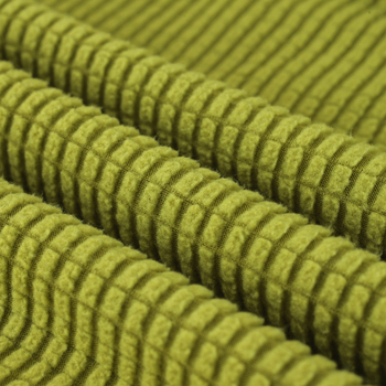 Navlaka za stolac s izuzetno niskim naslonom, elastična polar fleece tkanina, navlaka za polovicu stolca; geometrijski mrežasti uzorak; otporna na habanje i prašinu.