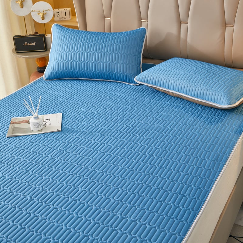 Mākslīgā lateksa gultas paliktnis studentu dzīvojamā istabā, mazgājams saliekamais paliktnis, piemērots gan divstāvu, gan vienguļamām gultām, lateksa saturs 70-80%, lietošanai visa gada garumā