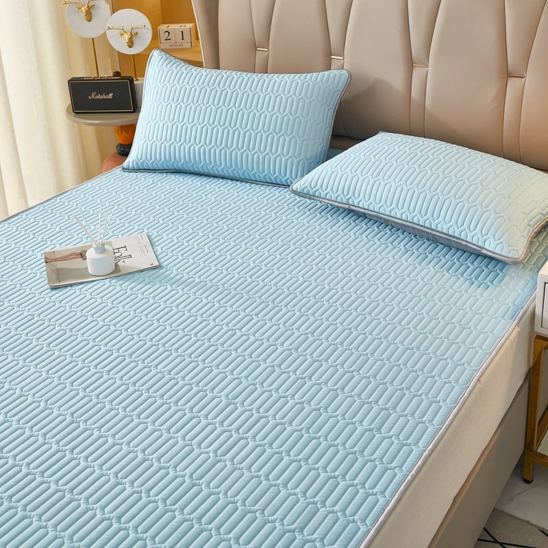 Mākslīgā lateksa gultas paliktnis studentu dzīvojamā istabā, mazgājams saliekamais paliktnis, piemērots gan divstāvu, gan vienguļamām gultām, lateksa saturs 70-80%, lietošanai visa gada garumā