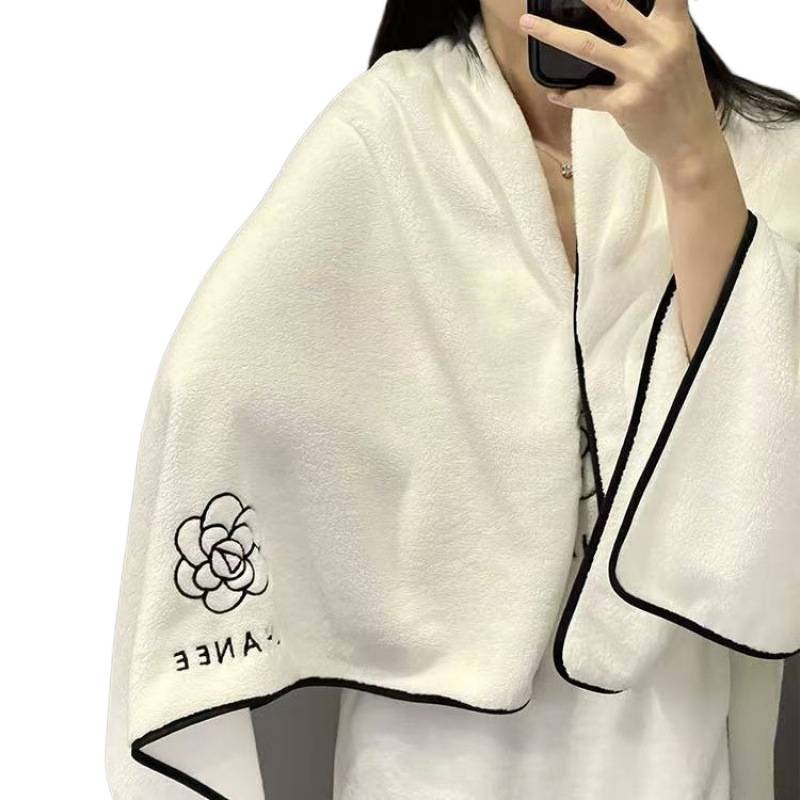 Kaméliás fürdő törölköző készlet nőknek – 3 részes viselhető fürdőköntös, törölköző és sapka a haj szárításához; mikroszálas, 500 g+; 19 szál