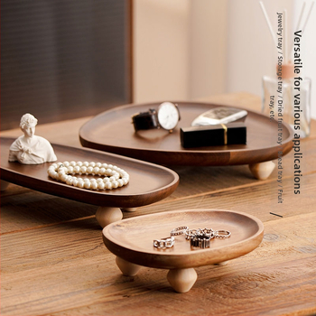 Koka trauks tējas tasēm, kafes piederumiem, rotaslietām un augļiem – ķīniešu stilā galda piederumi