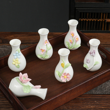 Ručna porcelanska vaza s pinch-pot tehnikom
