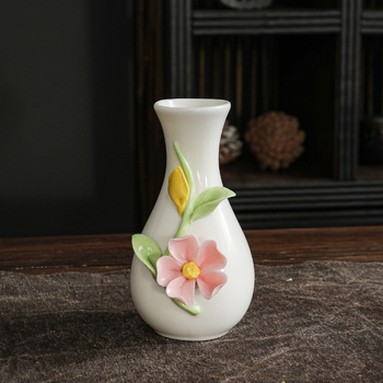 Ručna porcelanska vaza s pinch-pot tehnikom