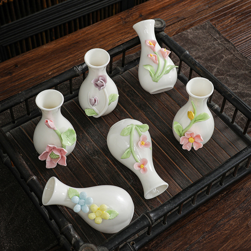 Ručna porcelanska vaza s pinch-pot tehnikom