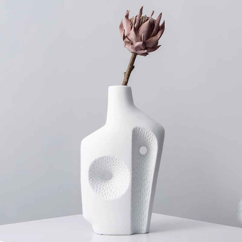 Geometrijska keramička vaza, moderni minimalistički stil (Materijal: keramika; Brend: Jade Jane; Kategorija: Geometrijski oblik; Pakiranje: kartonska ambalaža; Stil: modern i minimalistički)