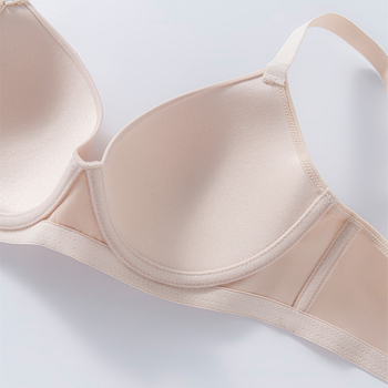 Sima varrás nélküli push-up melltartó merevítővel, 3/4 kosár, közepes alakú kosár, hátsó négy sor kampóval záródó
