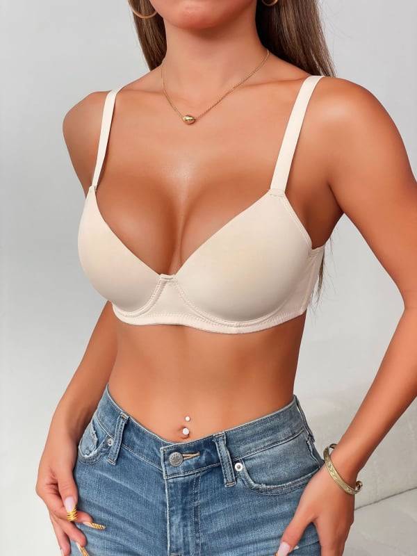 Sima varrás nélküli push-up melltartó merevítővel, 3/4 kosár, közepes alakú kosár, hátsó négy sor kampóval záródó