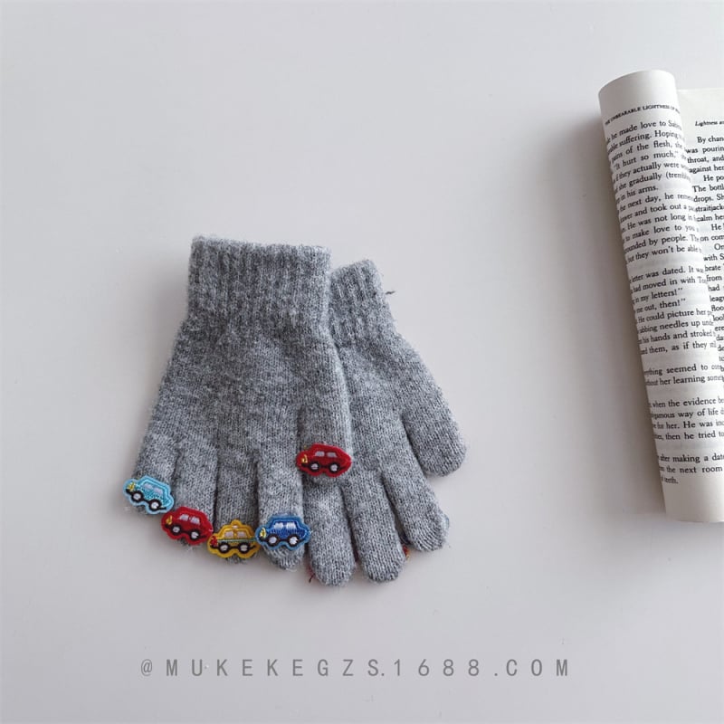 Bērnu piecu pirkstu cimdi stilā Ins Blogger, adīti ar atdalītiem pirkstiem, akrila šķiedra, ziemas siltums, vecuma grupā 4–9 gadi