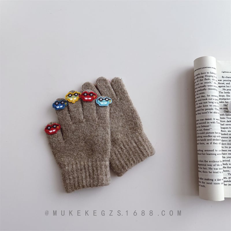 Bērnu piecu pirkstu cimdi stilā Ins Blogger, adīti ar atdalītiem pirkstiem, akrila šķiedra, ziemas siltums, vecuma grupā 4–9 gadi