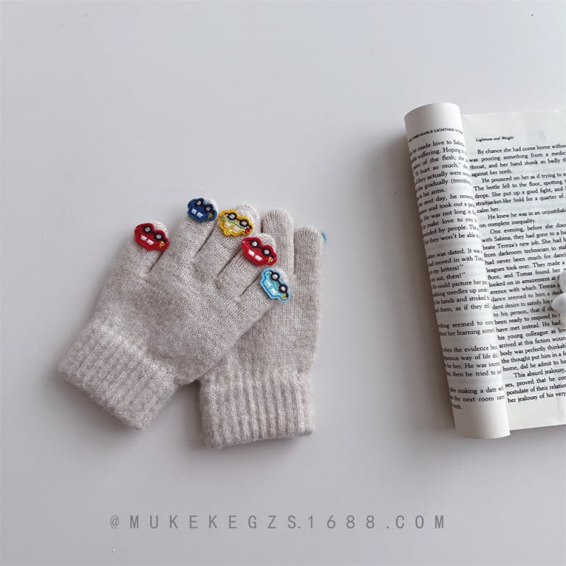 Bērnu piecu pirkstu cimdi stilā Ins Blogger, adīti ar atdalītiem pirkstiem, akrila šķiedra, ziemas siltums, vecuma grupā 4–9 gadi