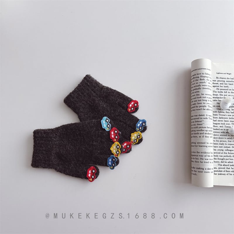 Bērnu piecu pirkstu cimdi stilā Ins Blogger, adīti ar atdalītiem pirkstiem, akrila šķiedra, ziemas siltums, vecuma grupā 4–9 gadi