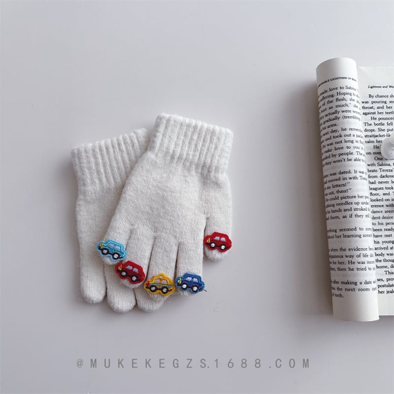 Bērnu piecu pirkstu cimdi stilā Ins Blogger, adīti ar atdalītiem pirkstiem, akrila šķiedra, ziemas siltums, vecuma grupā 4–9 gadi