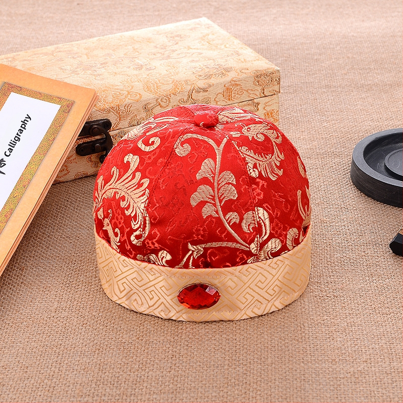 Crvena bebina kapa u Tang stilu, unisex, s vintage jacquard uzorkom, za dob 0–12 mjeseci