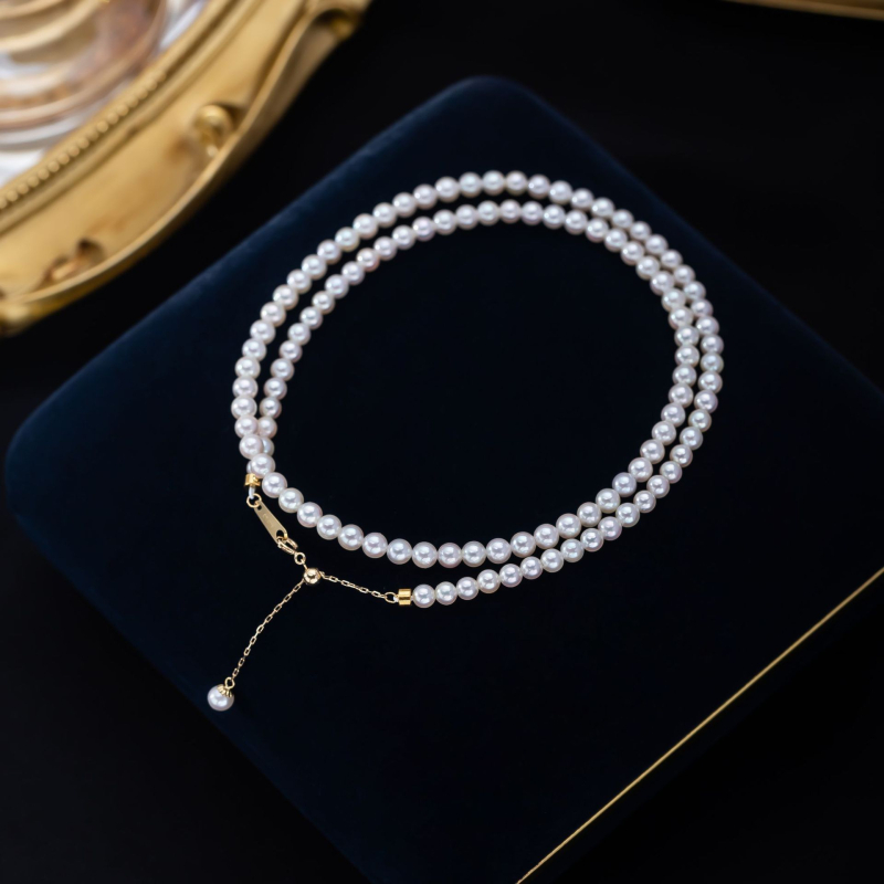 Kaklo grandinė su gėlavandenėmis perlais, beveik apvalios formos, 4–5 mm skersmens, 925 sidabras