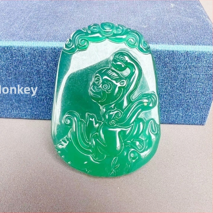 Loomakujulise chalcedooni agaatiga rippuv ornament, graveerimine ja poleerimine, kaasaegne minimalistlik stiil, kaheteistkümne zodiaki tähemärgid