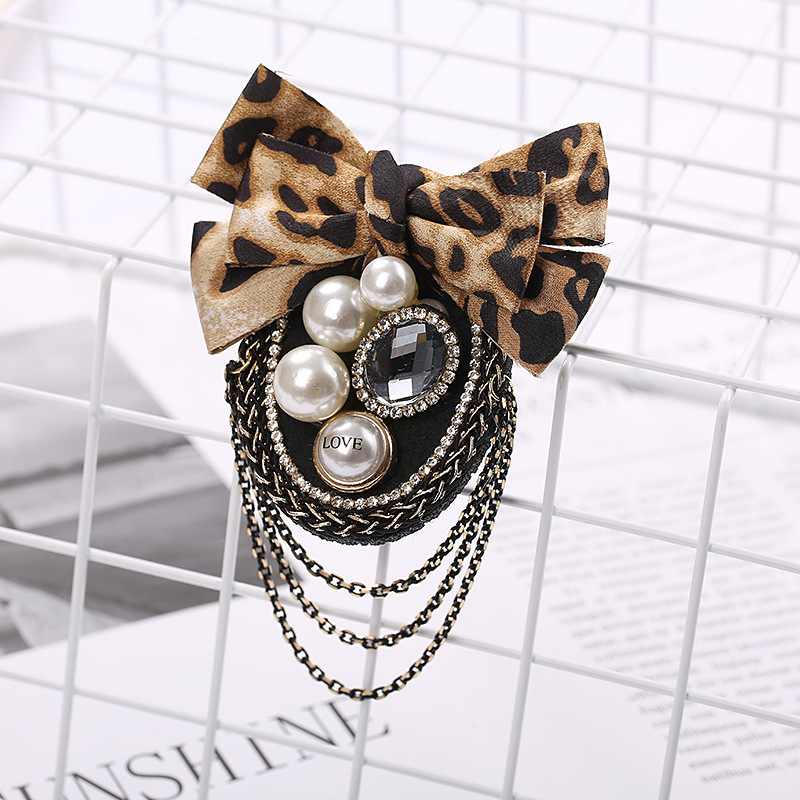 Broš u obliku mašne s leopardim uzorkom, biserno cvijeće i resica, legura, elektroplatiranje, HDJ009