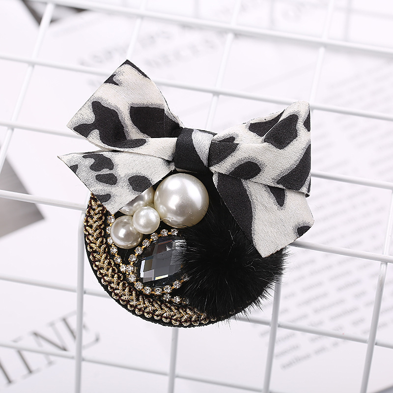 Broš u obliku mašne s leopardim uzorkom, biserno cvijeće i resica, legura, elektroplatiranje, HDJ009