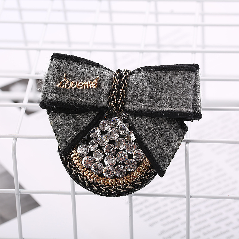 Broš u obliku mašne s leopardim uzorkom, biserno cvijeće i resica, legura, elektroplatiranje, HDJ009