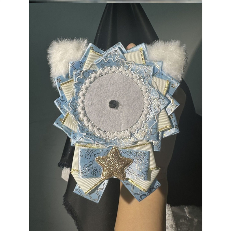 Viseći privjesak za značku s mačjim ušima (Umjetne perle; Crtani stil; Tisak; Memorijalno, Dekorativno, Dvostruka namjena)