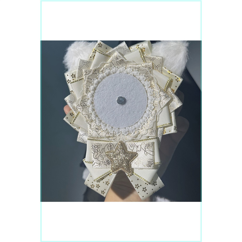 Viseći privjesak za značku s mačjim ušima (Umjetne perle; Crtani stil; Tisak; Memorijalno, Dekorativno, Dvostruka namjena)