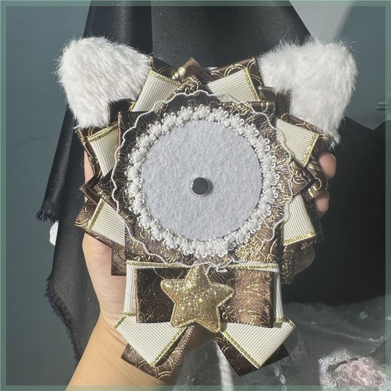 Viseći privjesak za značku s mačjim ušima (Umjetne perle; Crtani stil; Tisak; Memorijalno, Dekorativno, Dvostruka namjena)