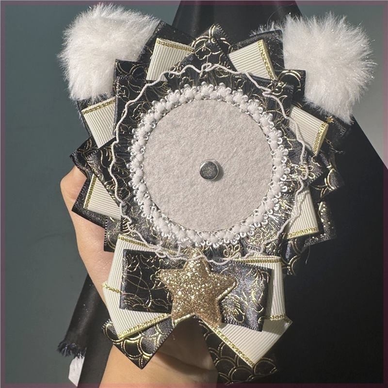 Viseći privjesak za značku s mačjim ušima (Umjetne perle; Crtani stil; Tisak; Memorijalno, Dekorativno, Dvostruka namjena)