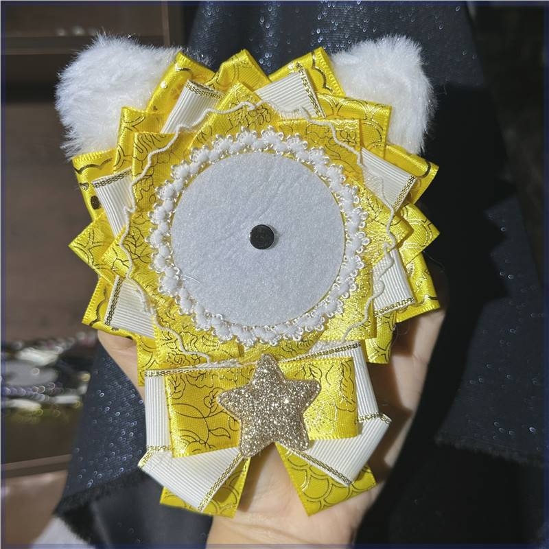 Viseći privjesak za značku s mačjim ušima (Umjetne perle; Crtani stil; Tisak; Memorijalno, Dekorativno, Dvostruka namjena)