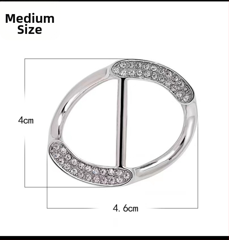 Sakausējuma drēbju sprādze ar Korejas stila stūri, keeratud vardad, nelielais četru lapu pērļu akcentu, Straw Man zīmols, elektroplating, kohandamine saadaval