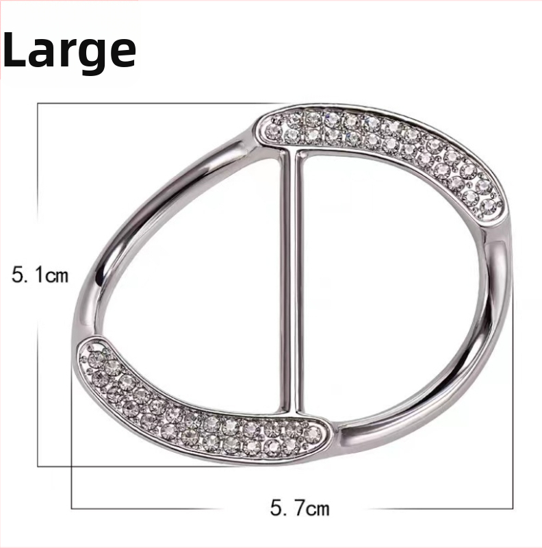 Sakausējuma drēbju sprādze ar Korejas stila stūri, keeratud vardad, nelielais četru lapu pērļu akcentu, Straw Man zīmols, elektroplating, kohandamine saadaval