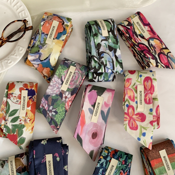 Hajpánt sállal, tavasz 2025, egyszerű szövés, poliészter, közepes hosszúságú, nyomtatás