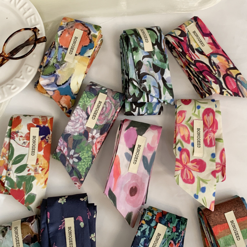 Hajpánt sállal, tavasz 2025, egyszerű szövés, poliészter, közepes hosszúságú, nyomtatás