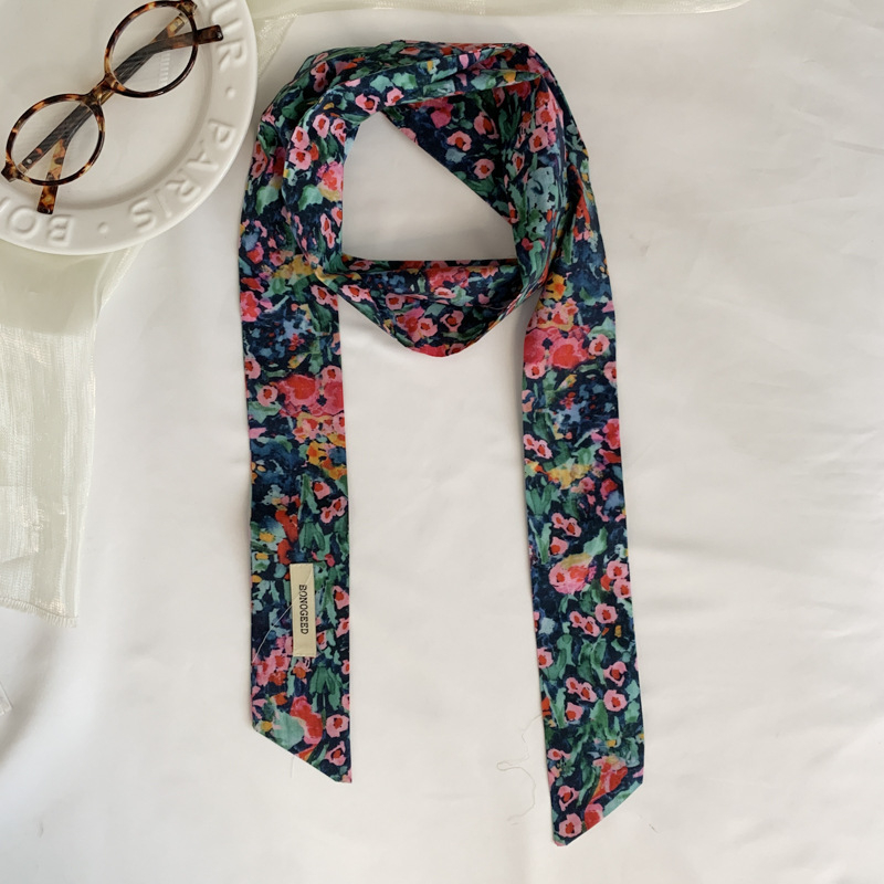 Hajpánt sállal, tavasz 2025, egyszerű szövés, poliészter, közepes hosszúságú, nyomtatás