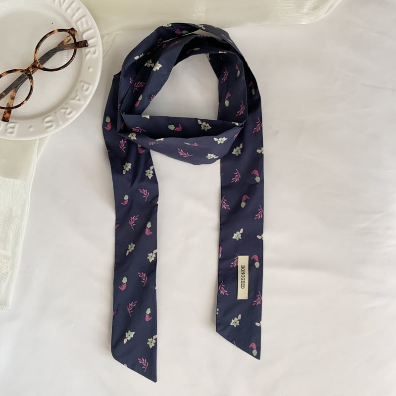 Hajpánt sállal, tavasz 2025, egyszerű szövés, poliészter, közepes hosszúságú, nyomtatás