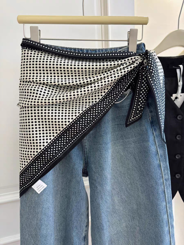Ženski cvjetni trokutasti šal od satena, jednostavno tkanje (plain weave), jesensko 2025 izdanje, svestran modni dodatak