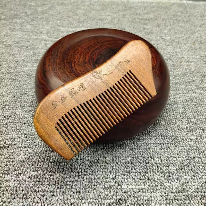 Mediniai masažo šukos plaukams iš sandalmedžio, su išgraviruotu gėlių ornamentu, ilgiems plaukams, namų naudojimui