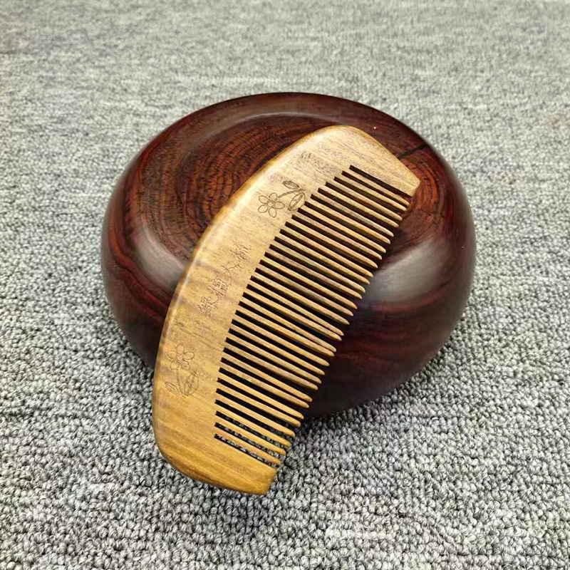 Mediniai masažo šukos plaukams iš sandalmedžio, su išgraviruotu gėlių ornamentu, ilgiems plaukams, namų naudojimui