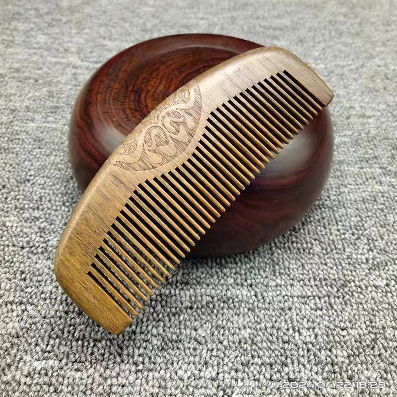 Mediniai masažo šukos plaukams iš sandalmedžio, su išgraviruotu gėlių ornamentu, ilgiems plaukams, namų naudojimui