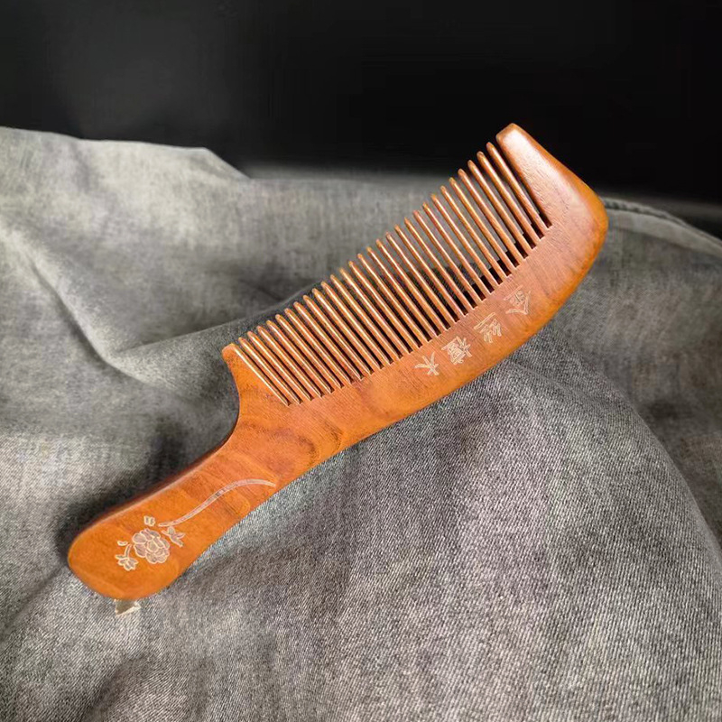 Mediniai masažo šukos plaukams iš sandalmedžio, su išgraviruotu gėlių ornamentu, ilgiems plaukams, namų naudojimui